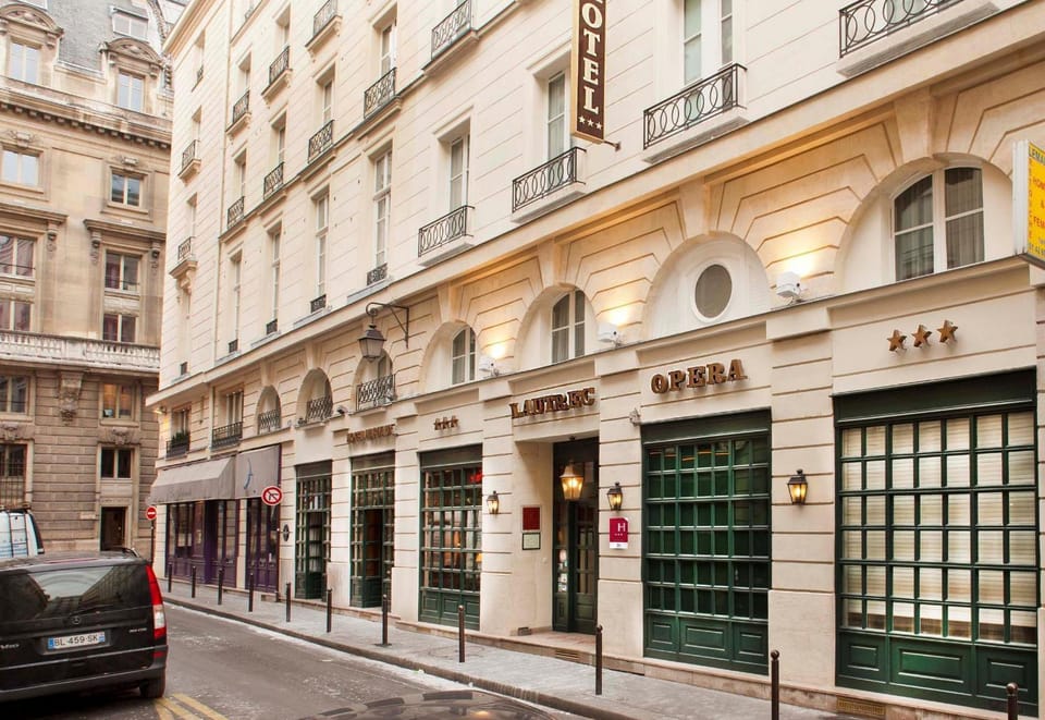 Facade/entrance