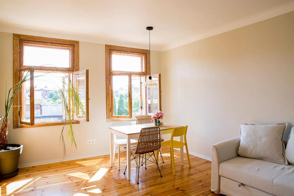 Living room, Seating area, Dining area