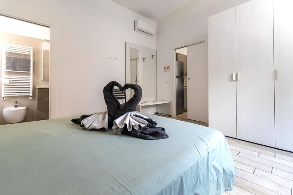 Bed, Photo of the whole room, Bedroom, towels, wardrobe, air conditioner