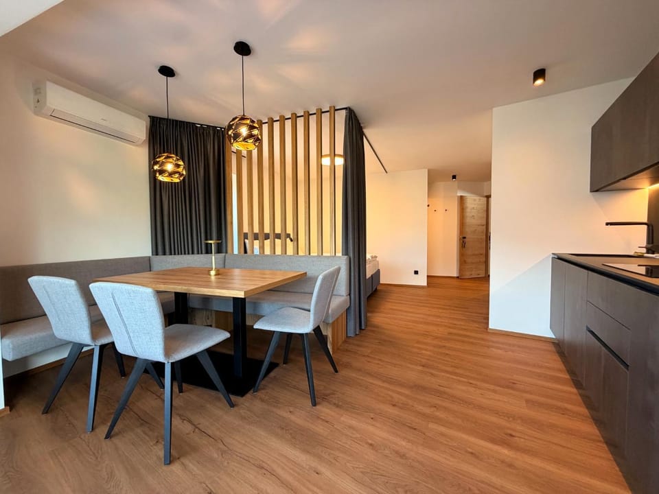 Dining area, kitchen