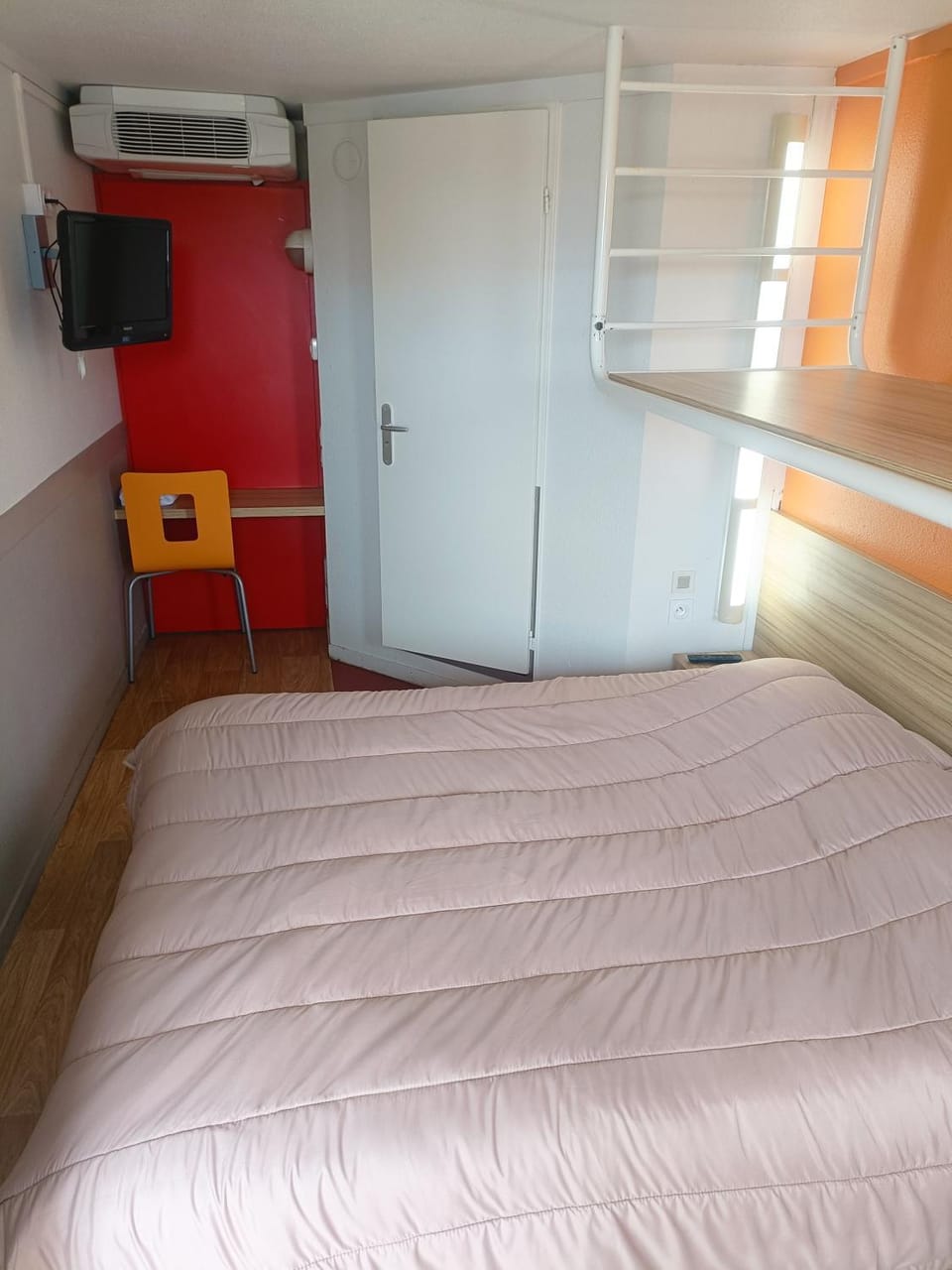Bed, Bedroom, air conditioner