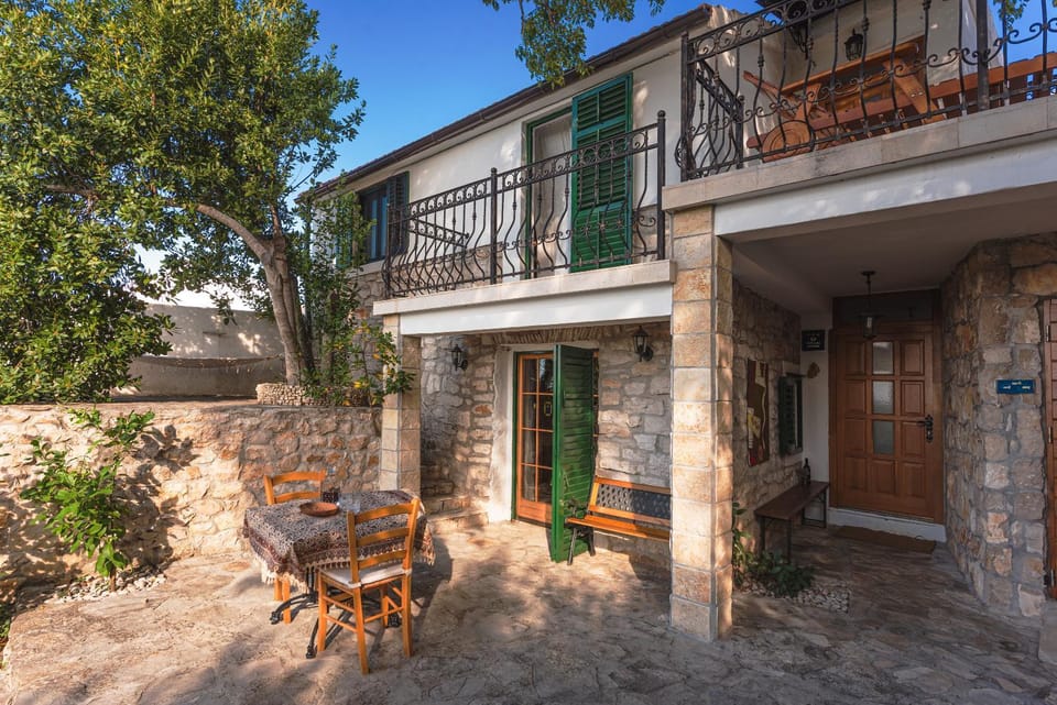 Property building, Balcony/Terrace