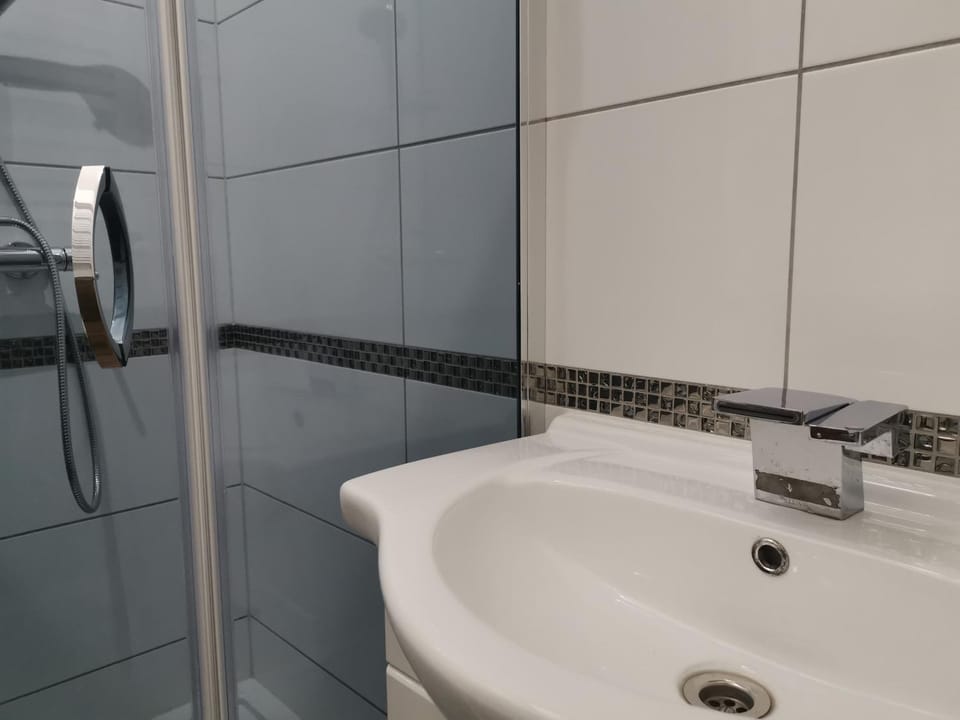 Shower, Toilet, Bathroom, Decorative detail