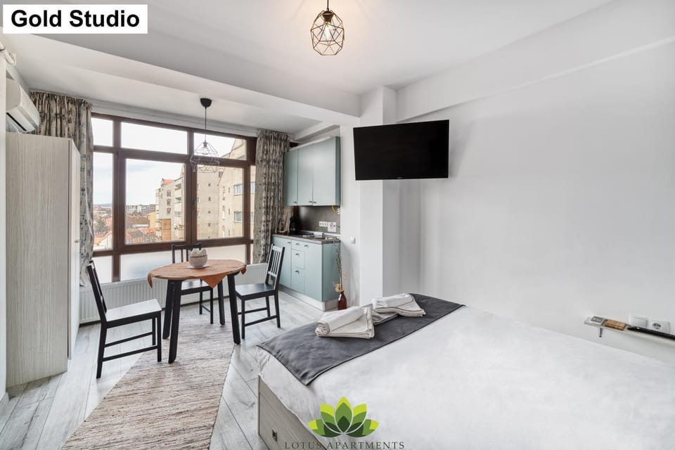 Bed, TV and multimedia, Kitchen or kitchenette