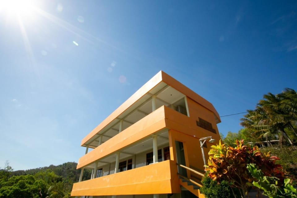 Facade/entrance