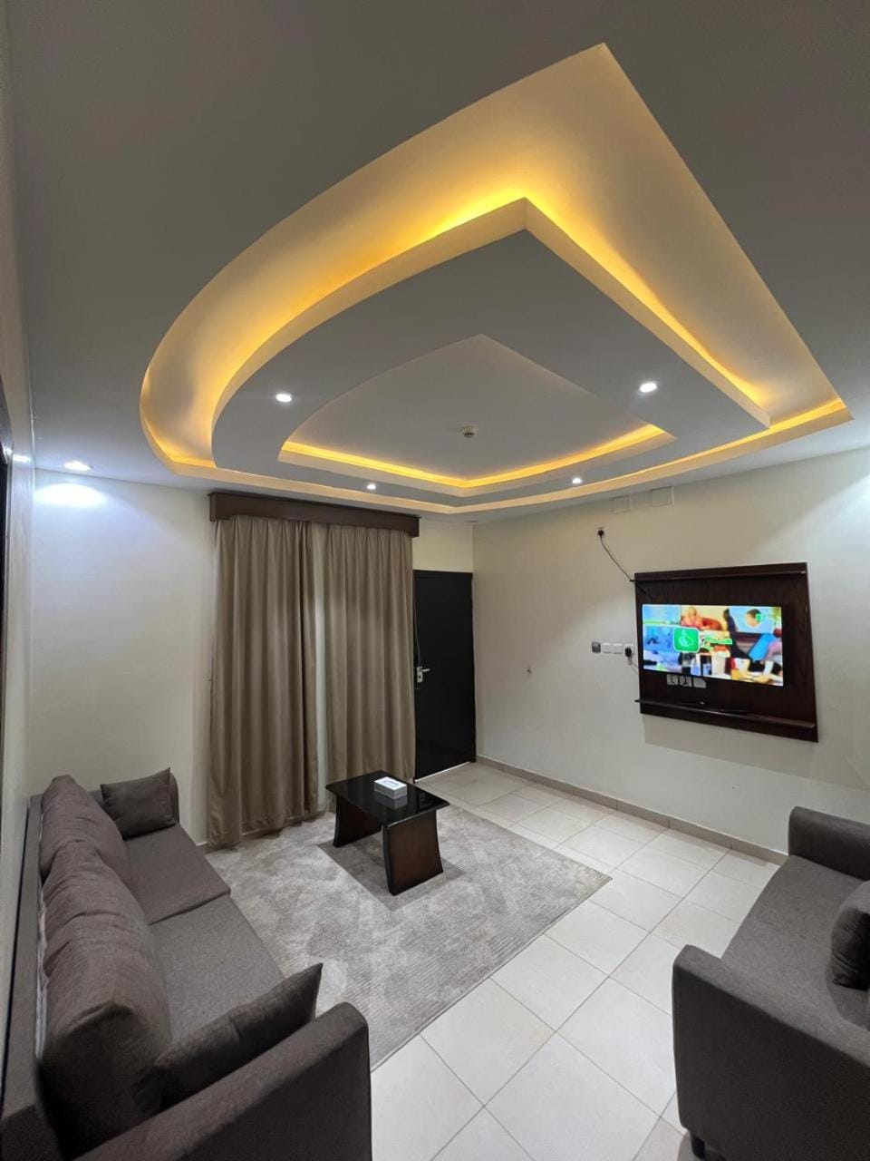 Communal lounge/ TV room, TV and multimedia, Living room, Seating area, Evening entertainment