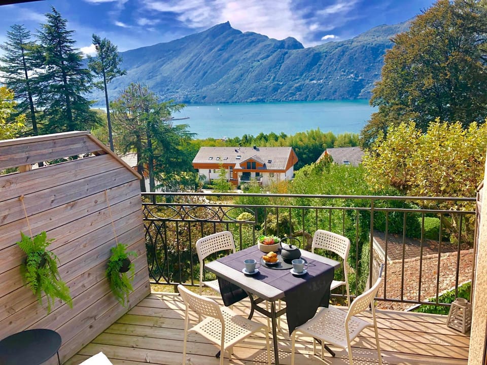Patio, Balcony/Terrace, Lake view, Mountain view