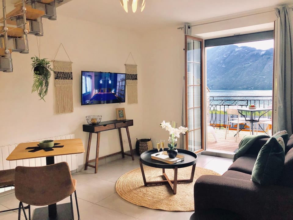 Living room, Lounge or bar