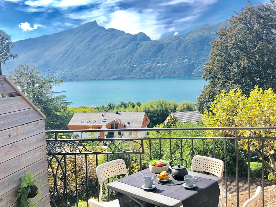 Balcony/Terrace, Lake view, Mountain view, River view