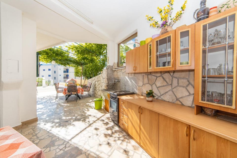 Kitchen or kitchenette, oven, stove