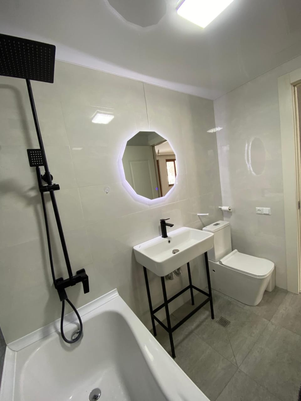 Shower, Toilet, Bathroom, Bath, towels