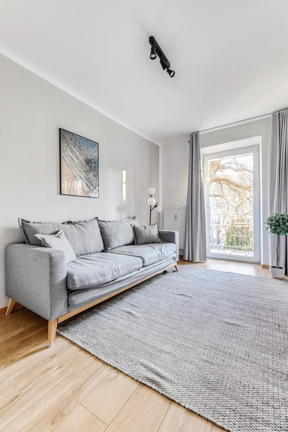 Bed, Seating area