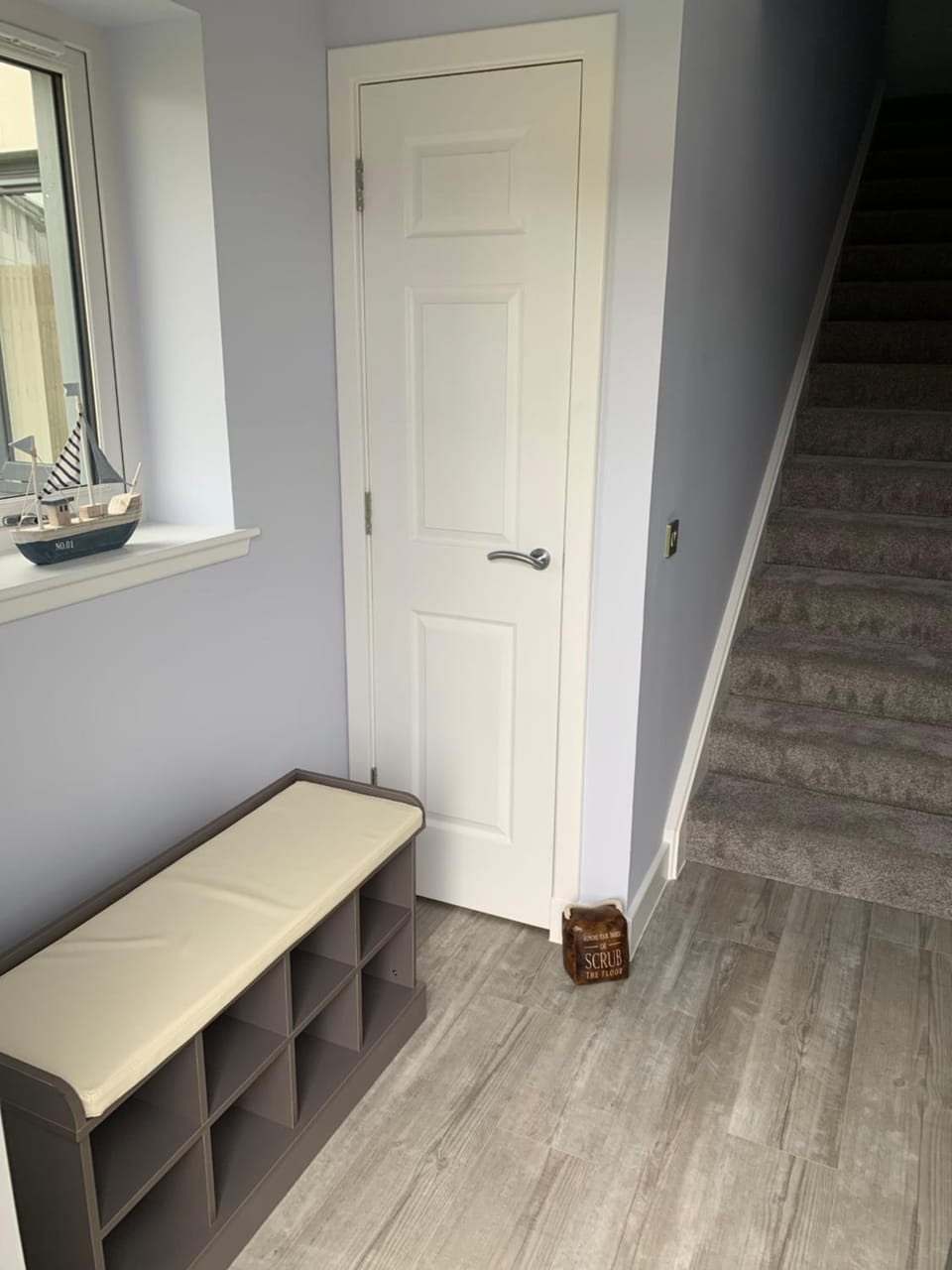 Seating area, Area and facilities