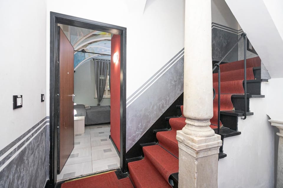 Torre degli Orefici dimora medioevale Bed and Breakfast in Genoa