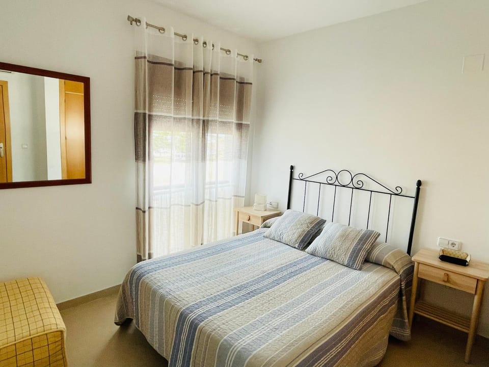 Bed, Balcony/Terrace, Photo of the whole room, Bedroom, internet, soundproof, air conditioner