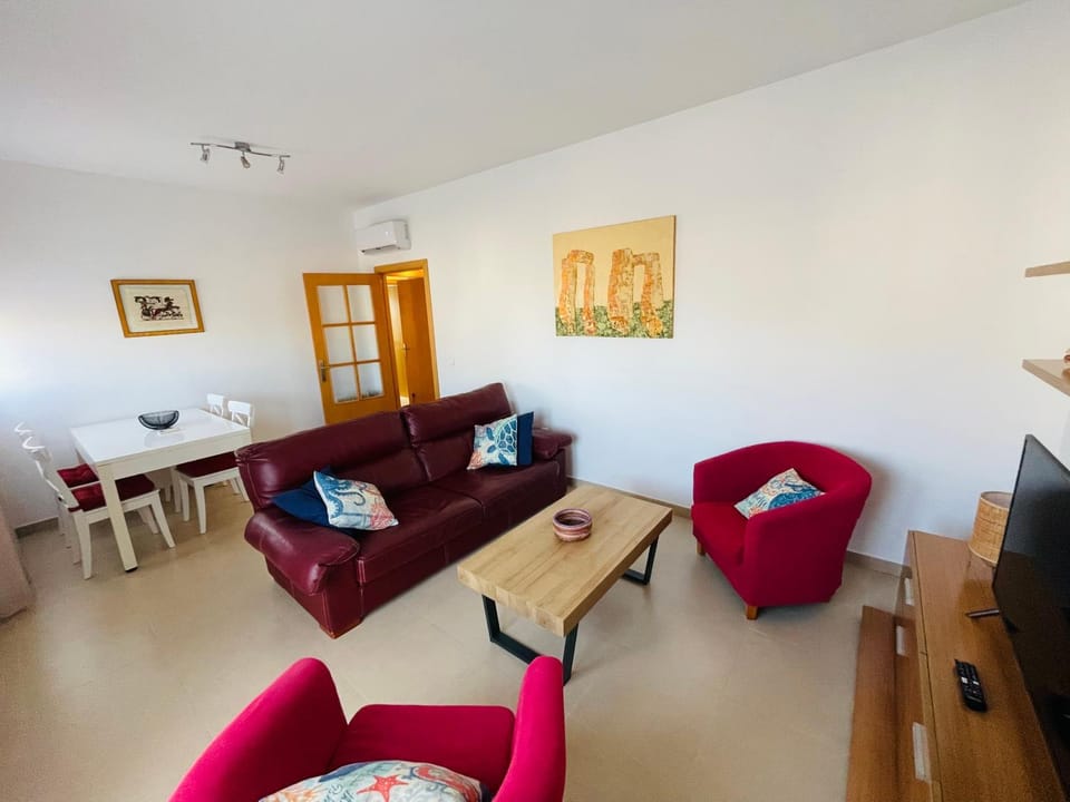 TV and multimedia, Living room, Seating area, Dining area
