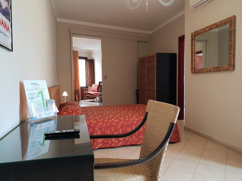 Living room, wardrobe, air conditioner