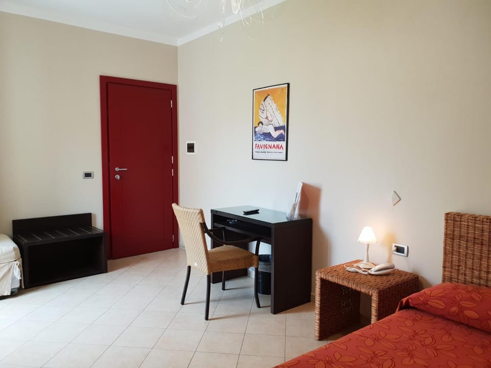 Living room, Photo of the whole room, Bedroom