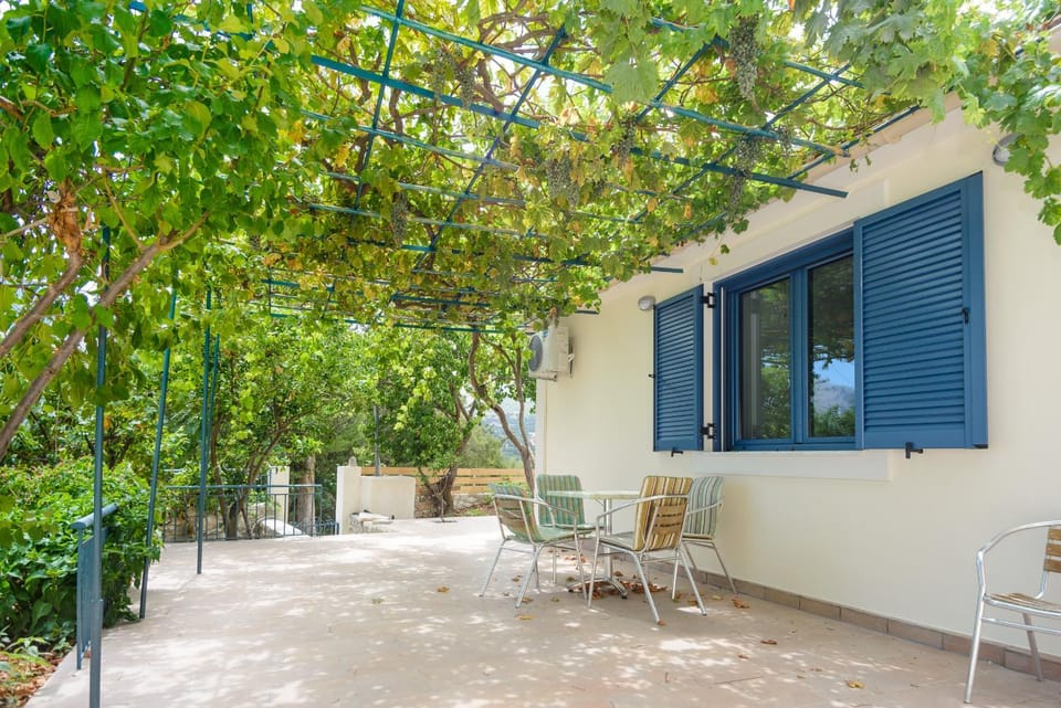Patio, Mountain view