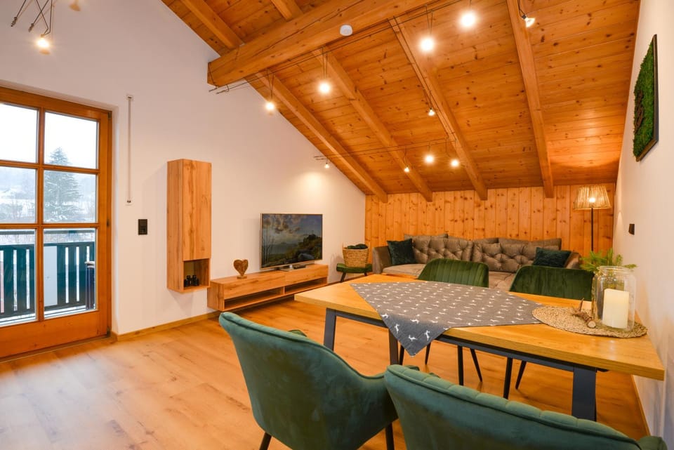 Communal lounge/ TV room, TV and multimedia, Living room, Dining area