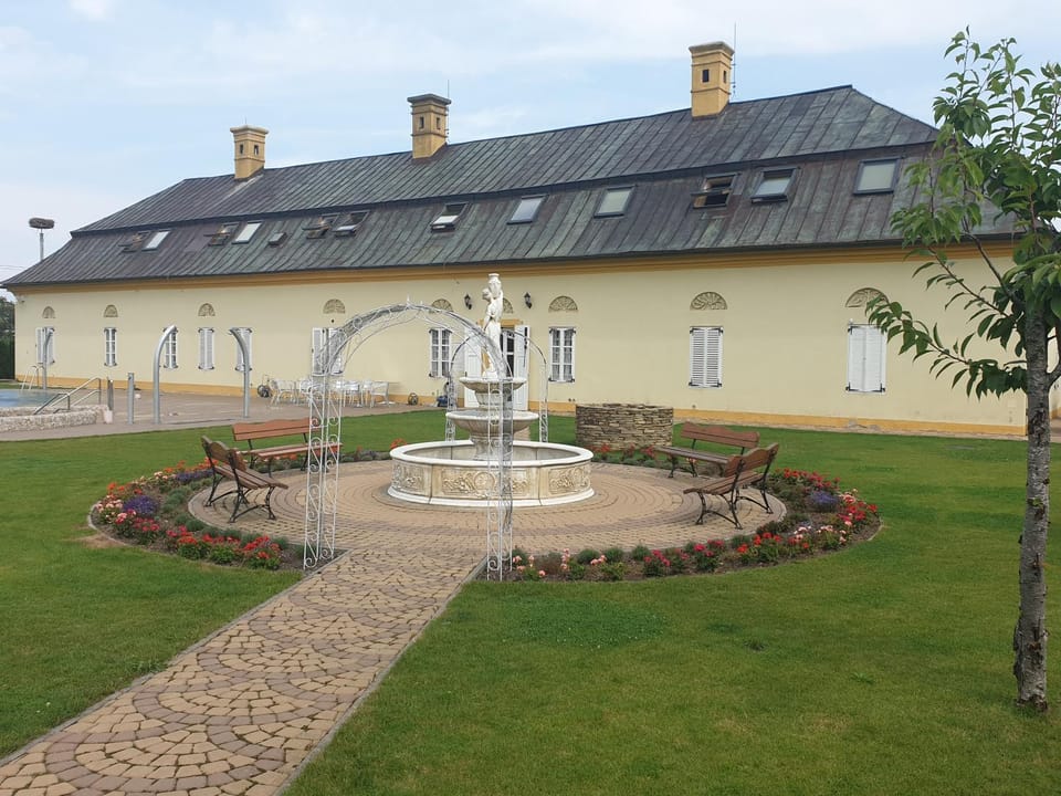 Property building, Garden, Garden view, Landmark view