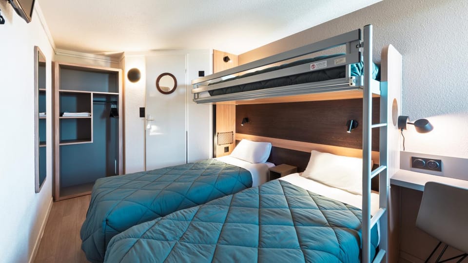 Bed, Photo of the whole room, Bedroom, bunk bed