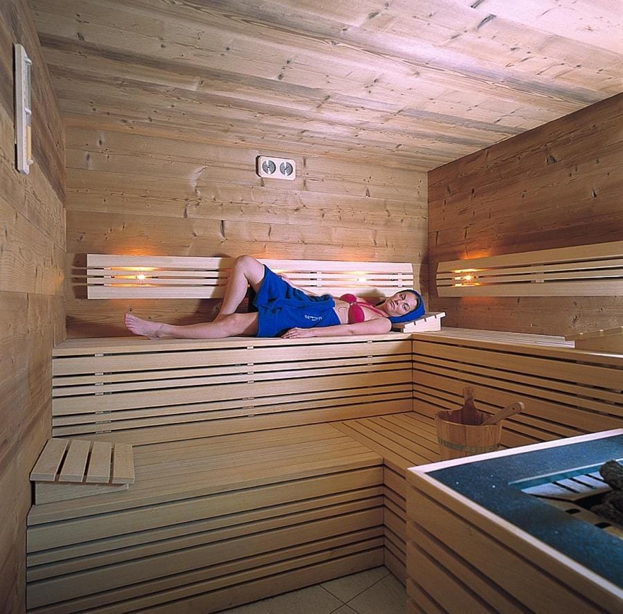 People, Spa and wellness centre/facilities