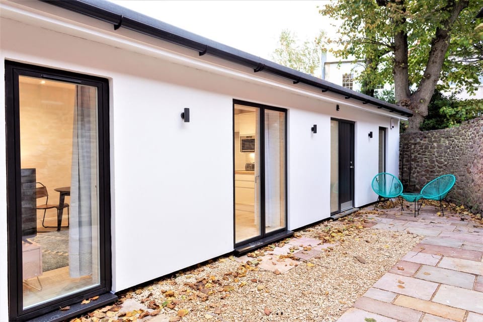 Property building, Patio, Day