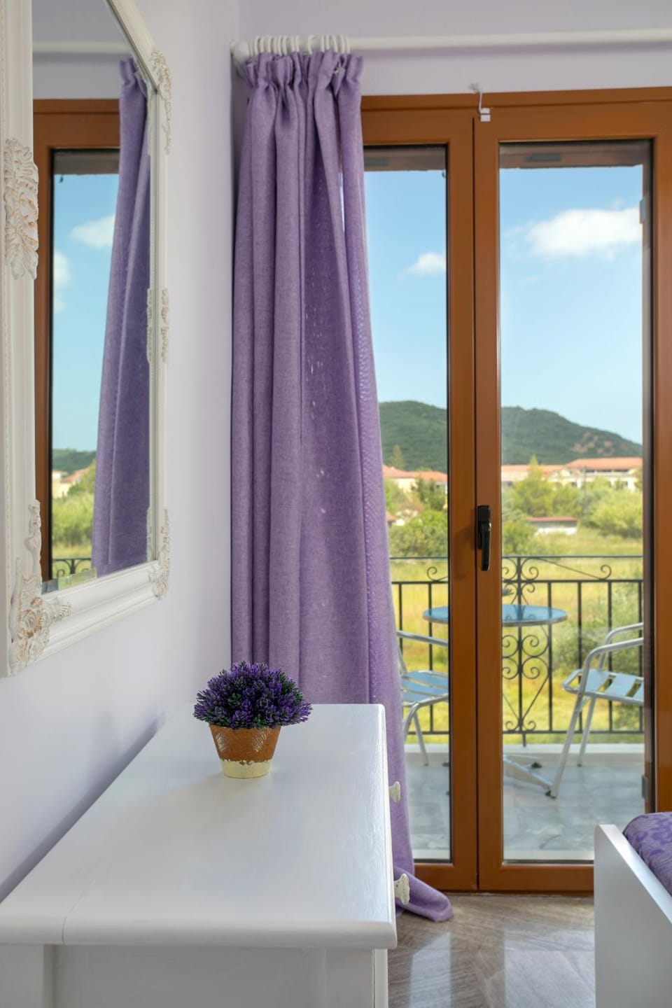 Elena Hara Apartment in Alikanas
