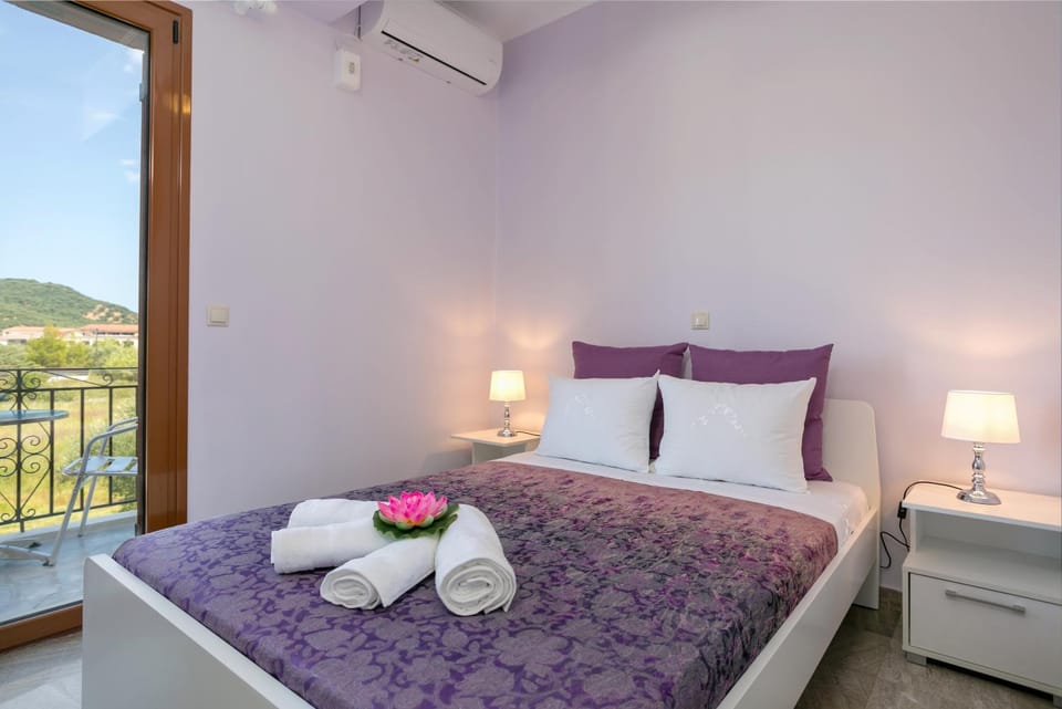 Elena Hara Apartment in Alikanas