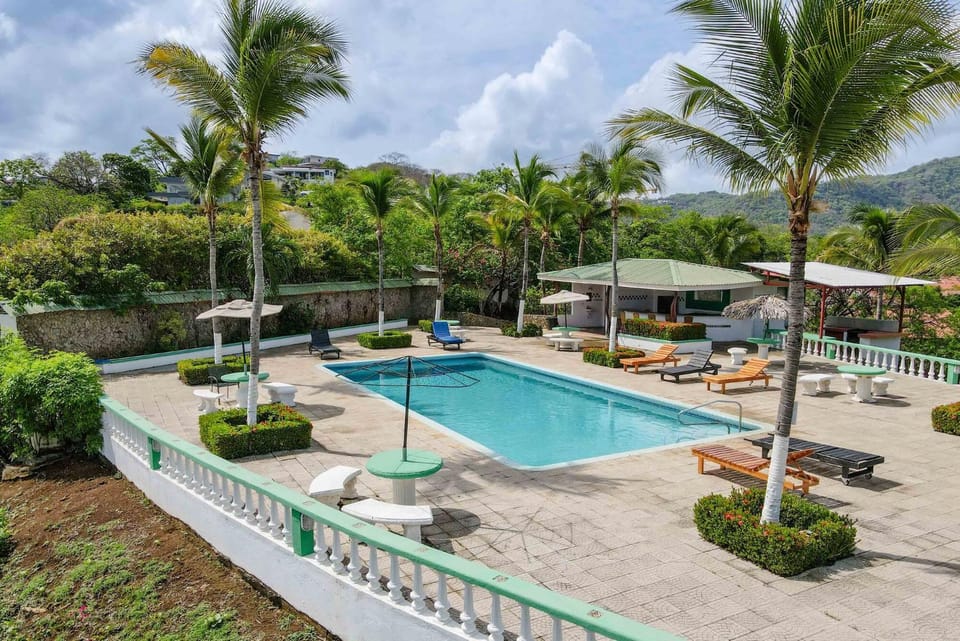 Tropical Condo with Spectacular Ocean Views, Panoramic Dining Terrace & Quick Walk to Beach House in Coco