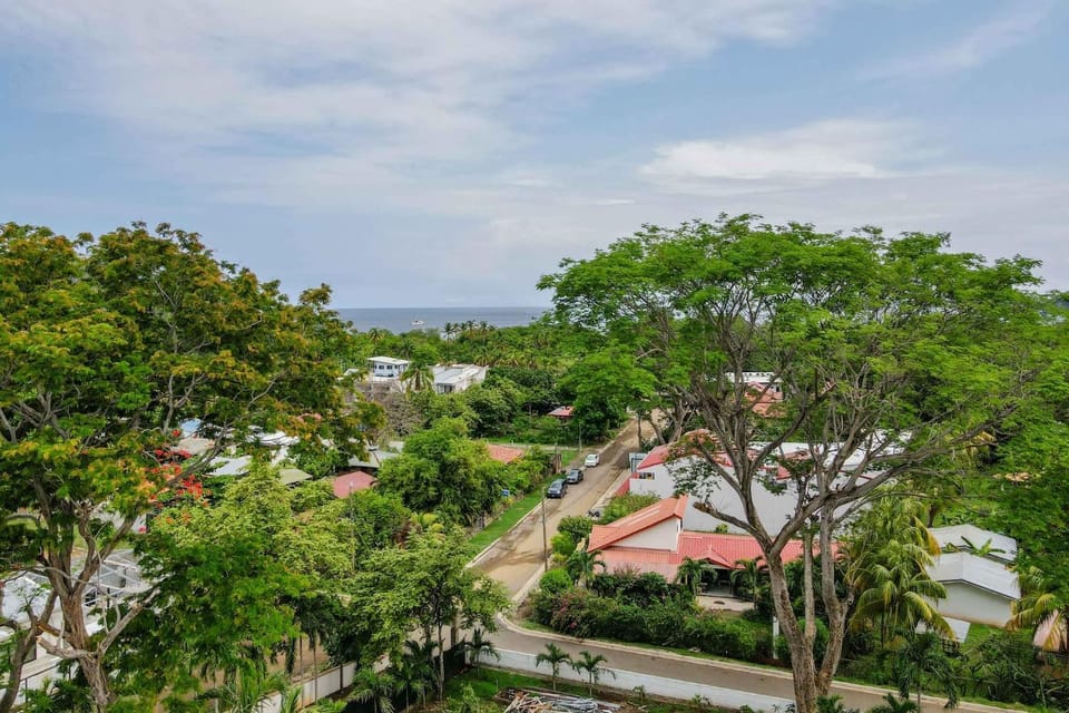 Tropical Condo with Spectacular Ocean Views, Panoramic Dining Terrace & Quick Walk to Beach House in Coco