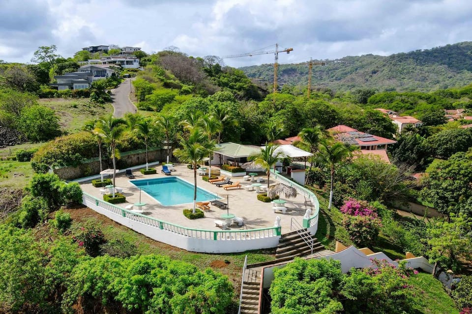 Tropical Condo with Spectacular Ocean Views, Panoramic Dining Terrace & Quick Walk to Beach House in Coco
