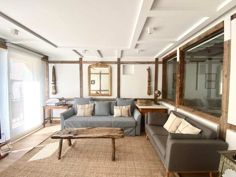 Living room, Seating area