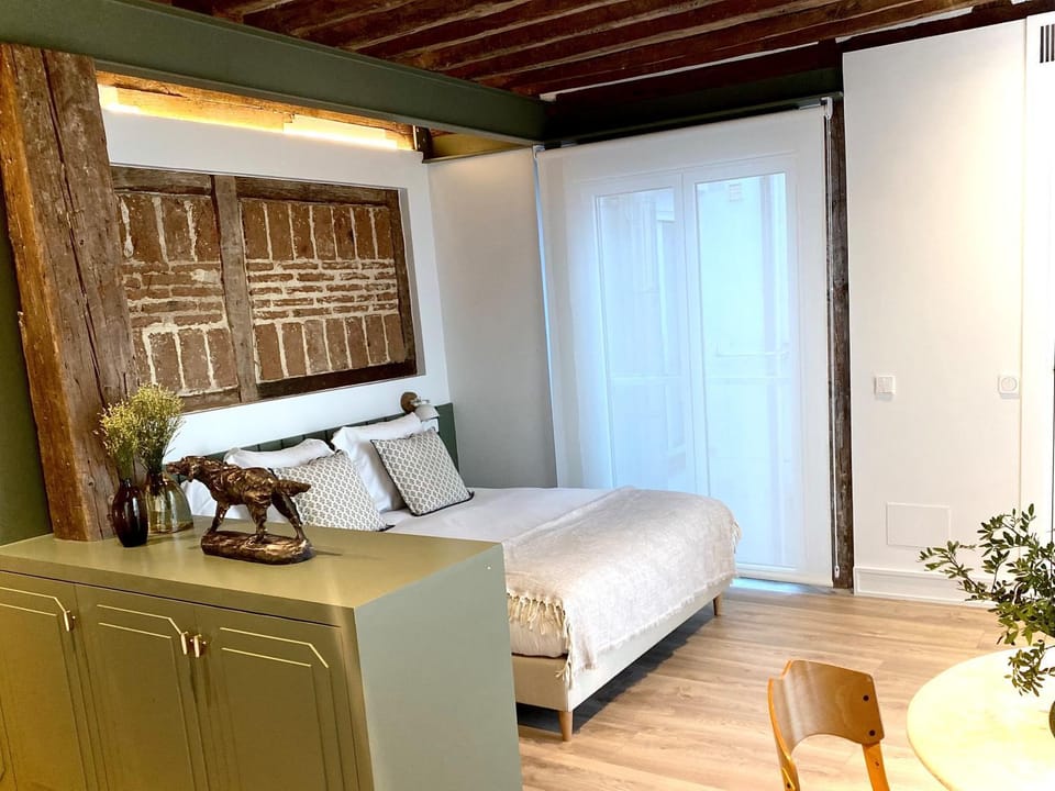 Bed, Photo of the whole room