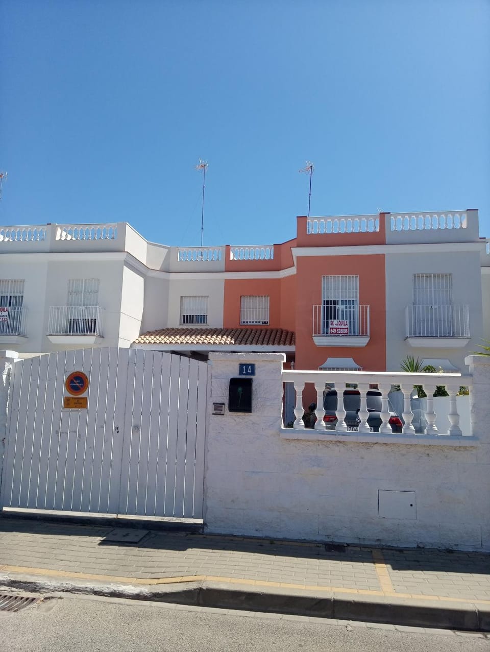Facade/entrance