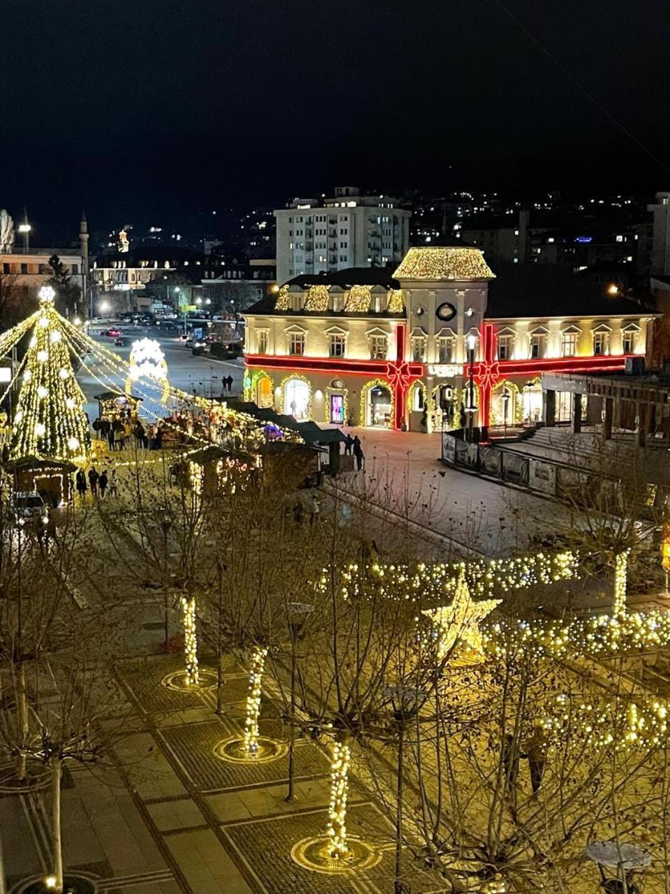 Nearby landmark, Night, City view, Location