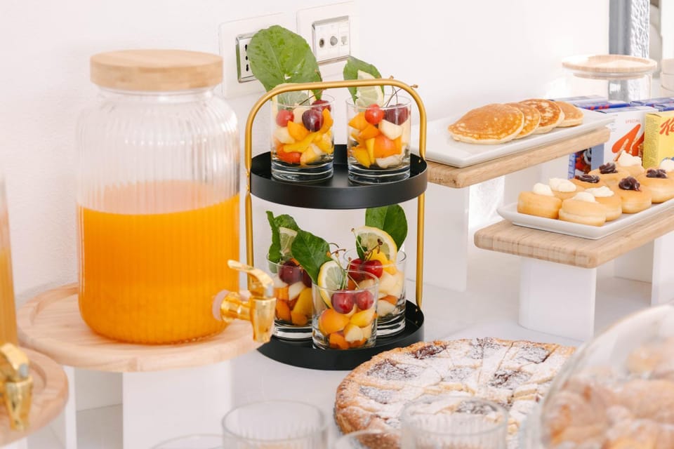 Food and drinks, Food, Breakfast, Continental breakfast, Buffet breakfast, Drinks