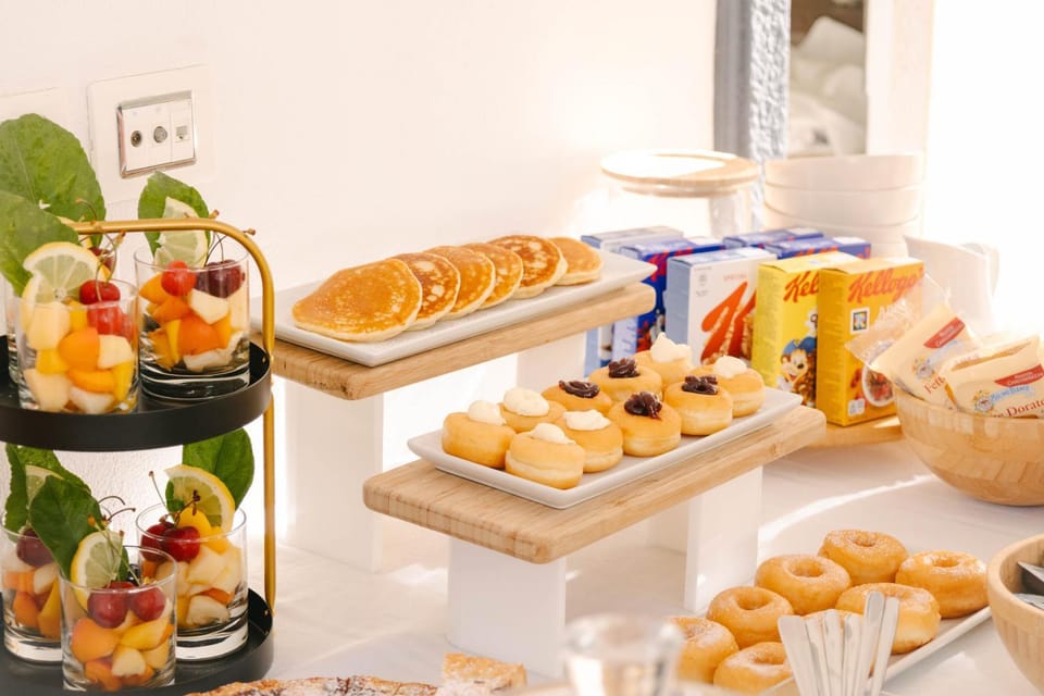Food and drinks, Food, Breakfast, Continental breakfast, Buffet breakfast