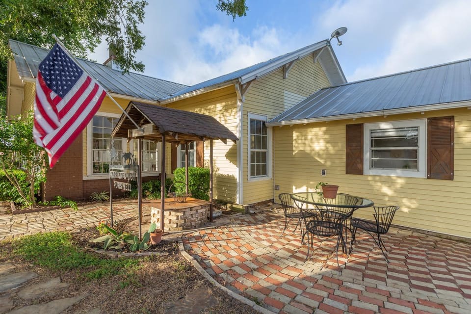 The Retreat at Cottonseed Falls House in San Marcos