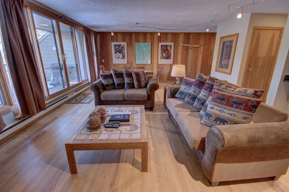 Pines 2074 by SummitCove Lodging in Colorado House in Keystone