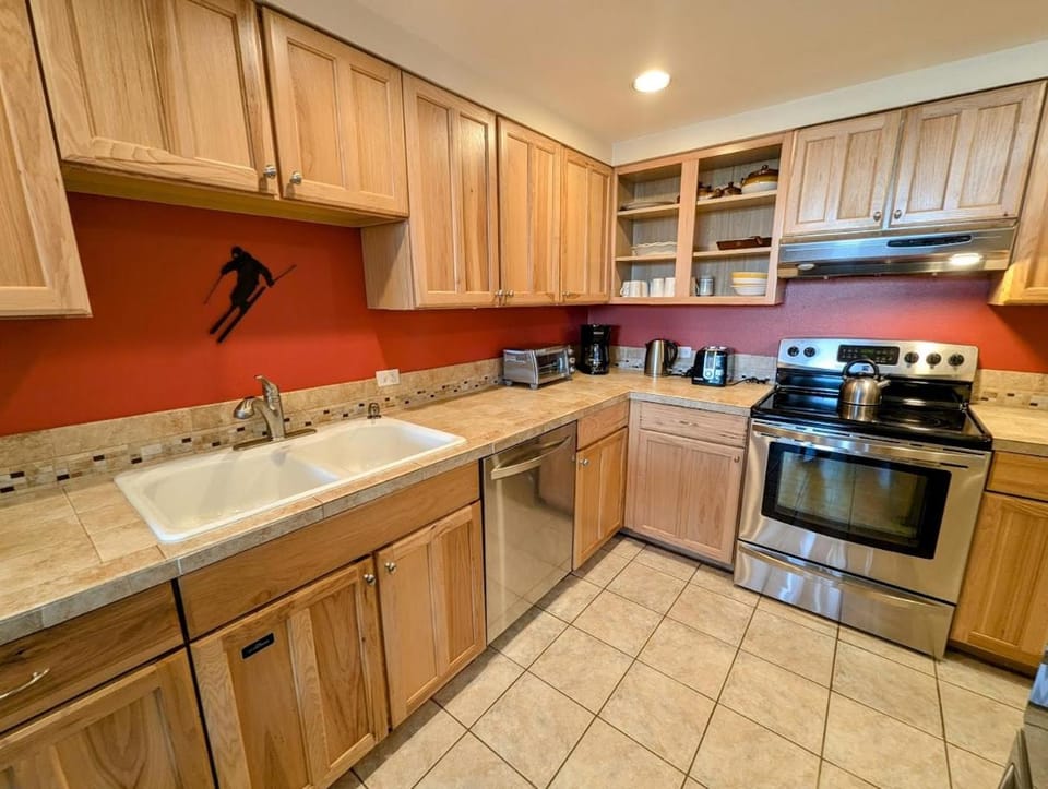 Pines 2129 by SummitCove Lodging in Colorado House in Keystone