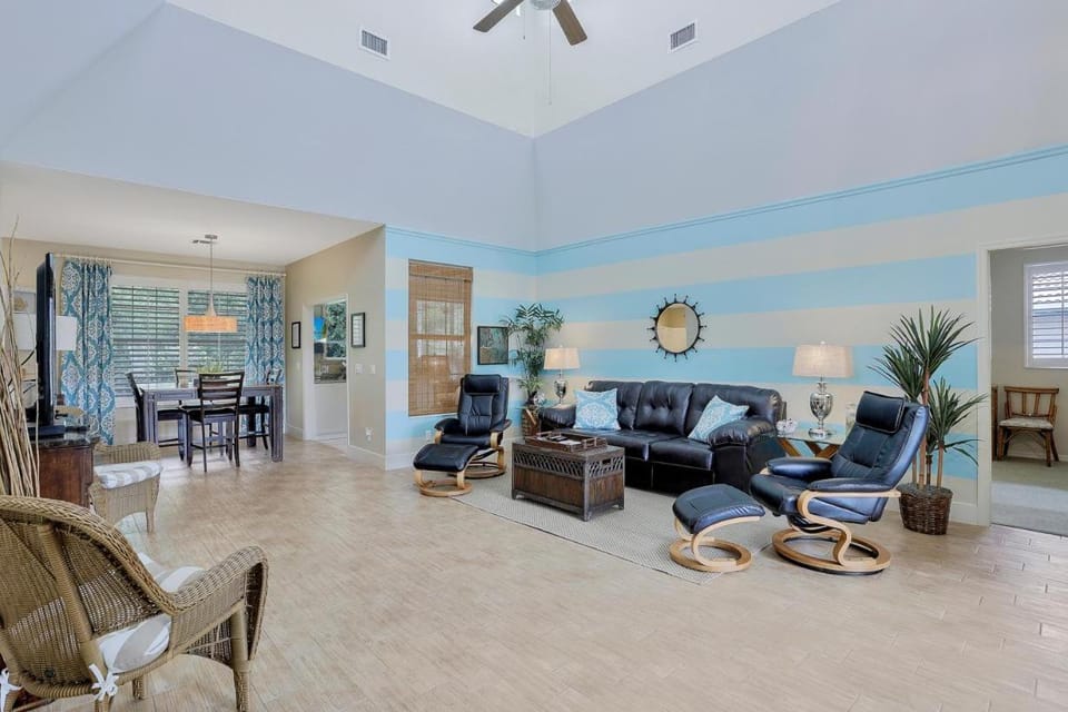 Florida-style home with pool and steps to beach House in Marco Island