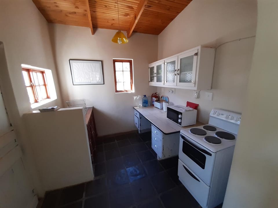 Kitchen or kitchenette, Communal kitchen