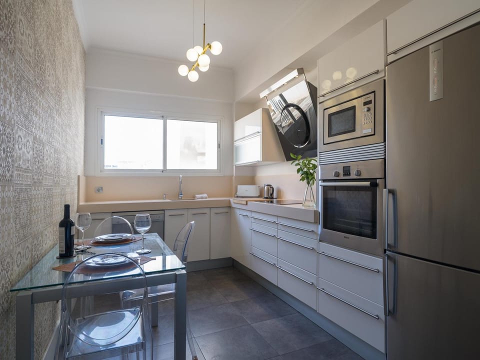 Kitchen or kitchenette, Dining area, dishwasher, oven, stove, toaster
