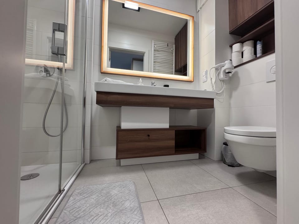Shower, Toilet, Bathroom