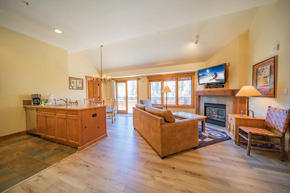 Springs 8909 by SummitCove Lodging in Colorado House in Keystone