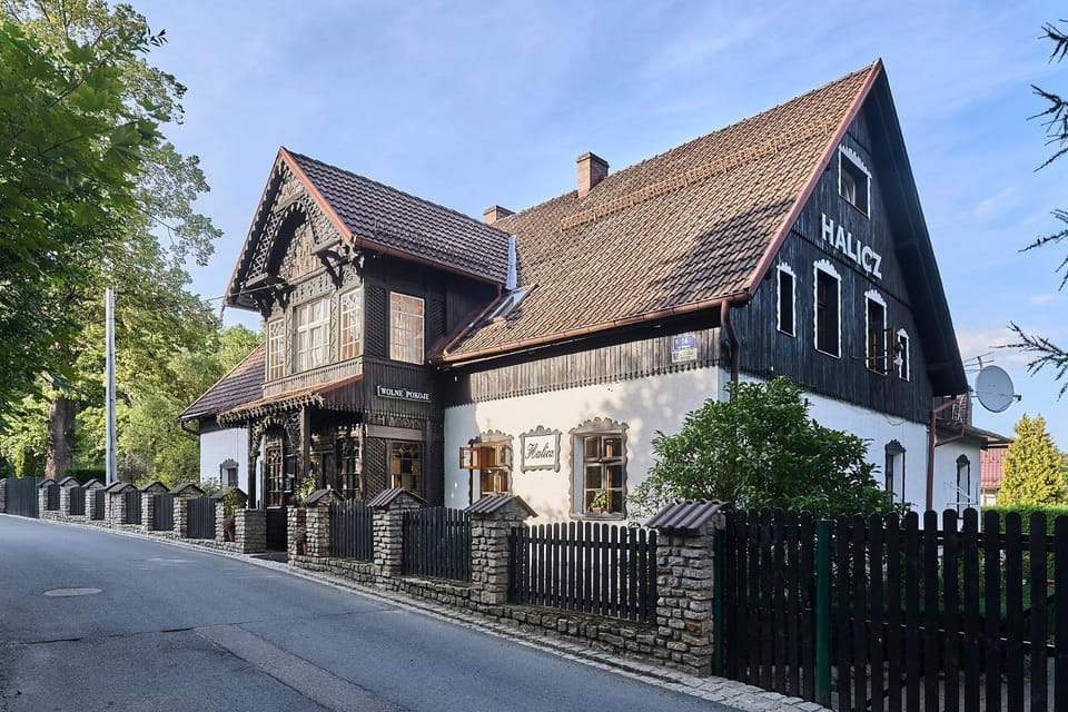 Property building, Day, Neighbourhood, Street view