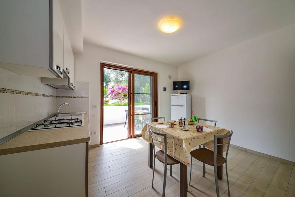 Kitchen or kitchenette, Living room, Dining area, Internal: Not applicable to any particular room