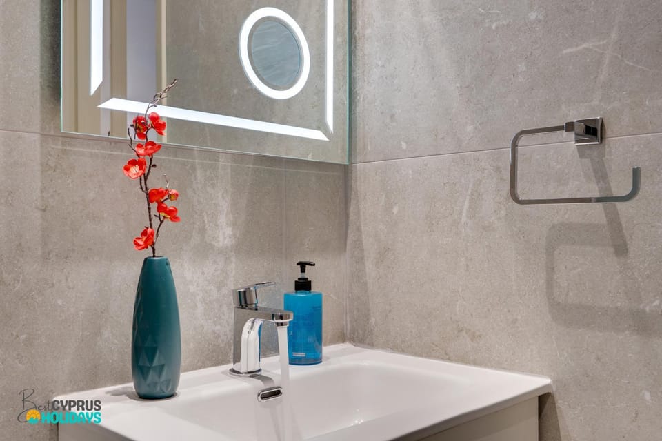 AirBnSea City Centre Side Sea view Apartments Apartment in Larnaca